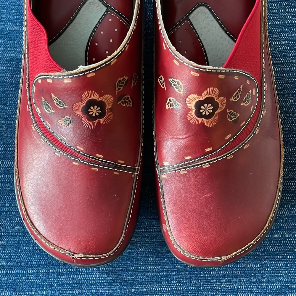 L’artiste Burbank Clog By Spring Step. - image 2